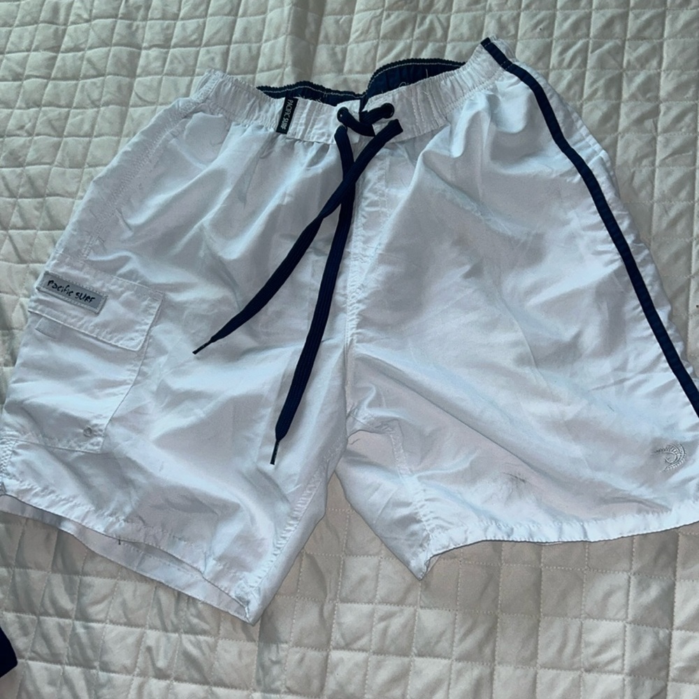 (#14) Gently used Pacific surf shorts size medium men’s smoke free home